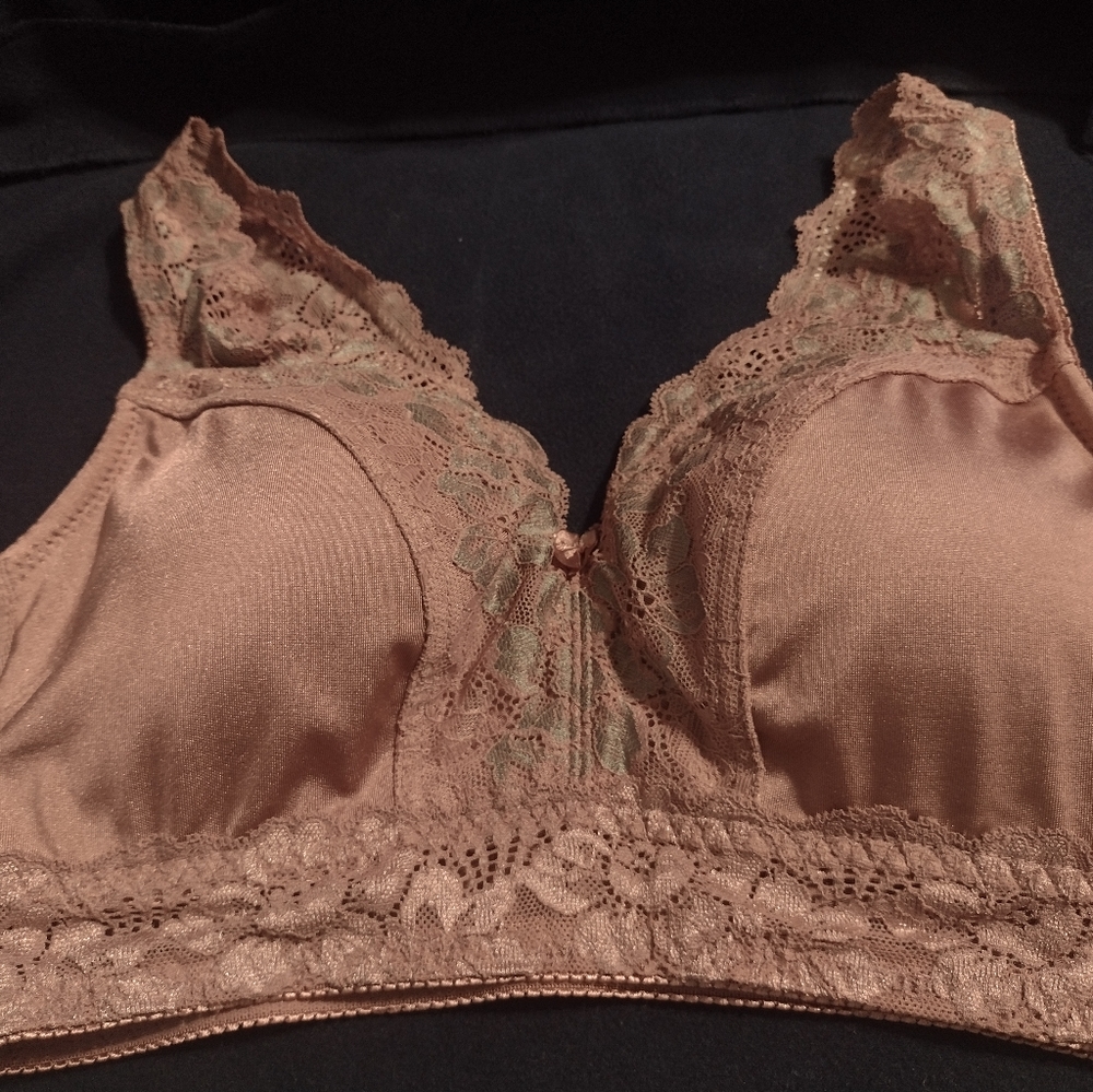 3 Medium Rhonda Shear Bras